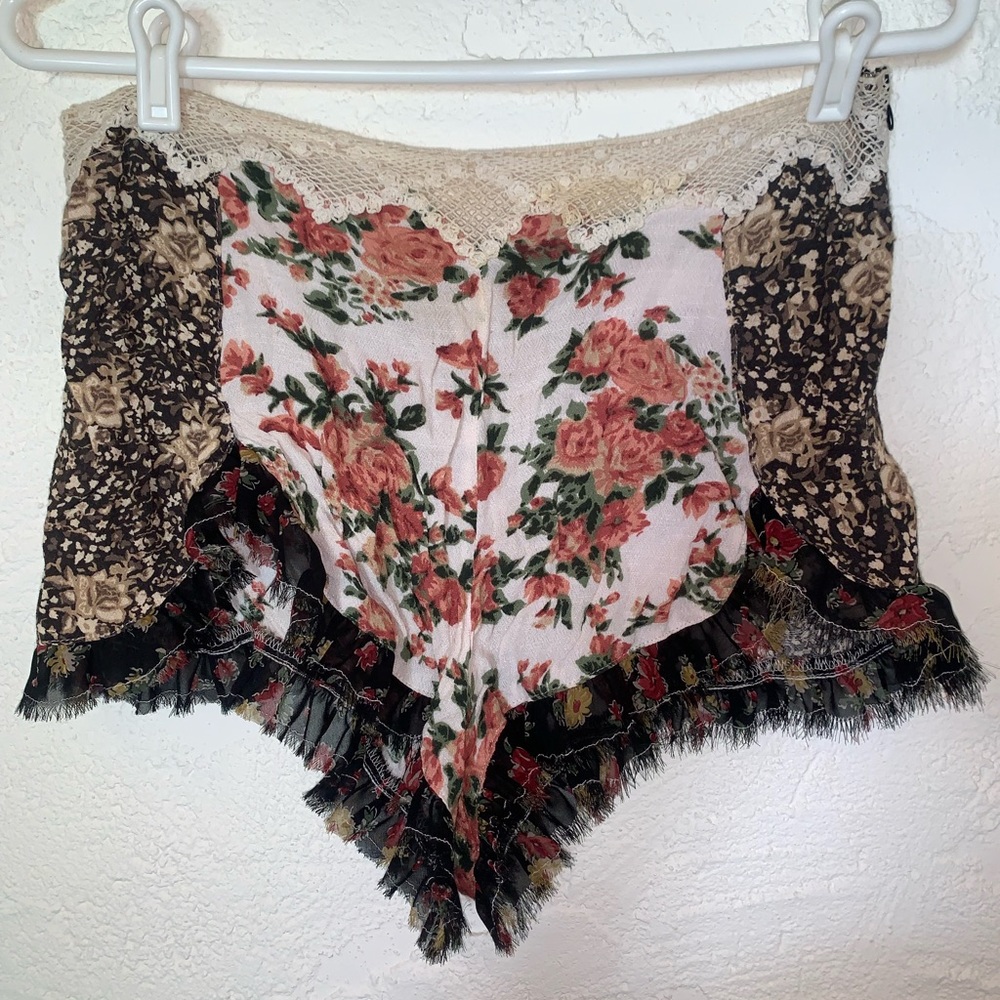 Free People Flutter Romance Floral Lace Short Size 2